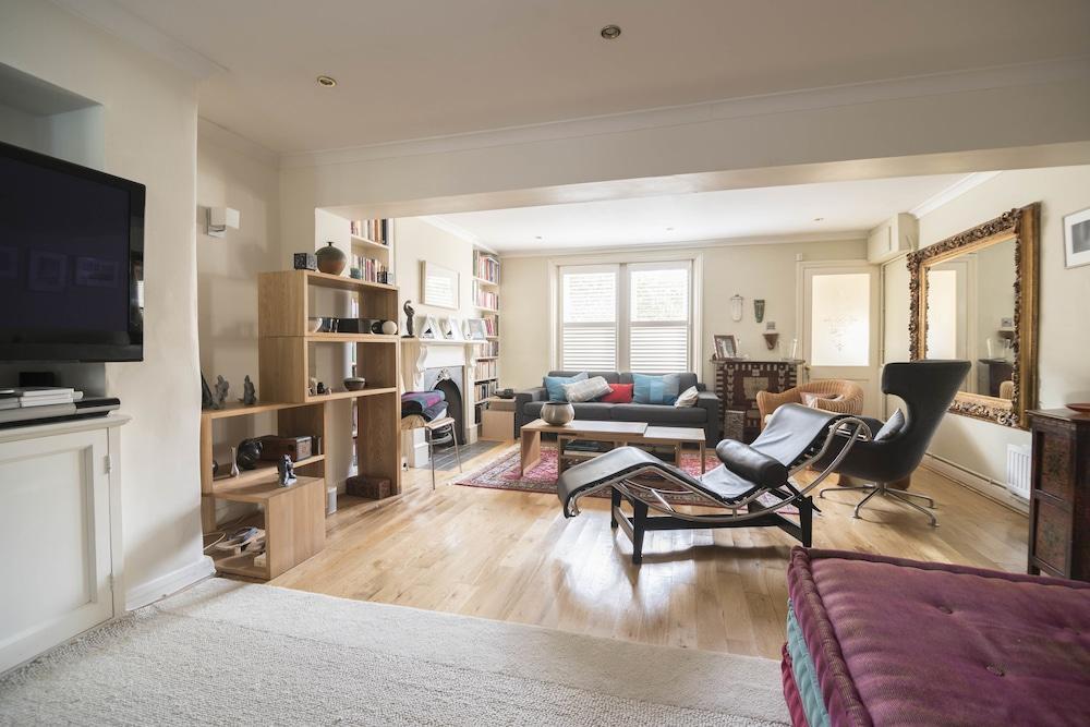 Stylish Family Home In Battersea Vr Лондон Экстерьер фото