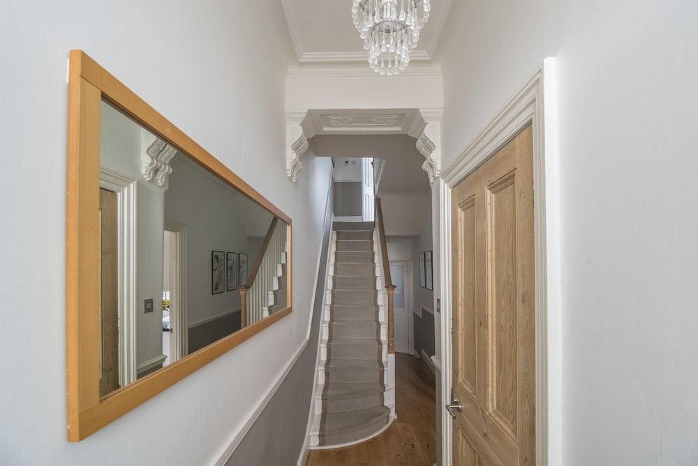 Stylish Family Home In Battersea Vr Лондон Экстерьер фото