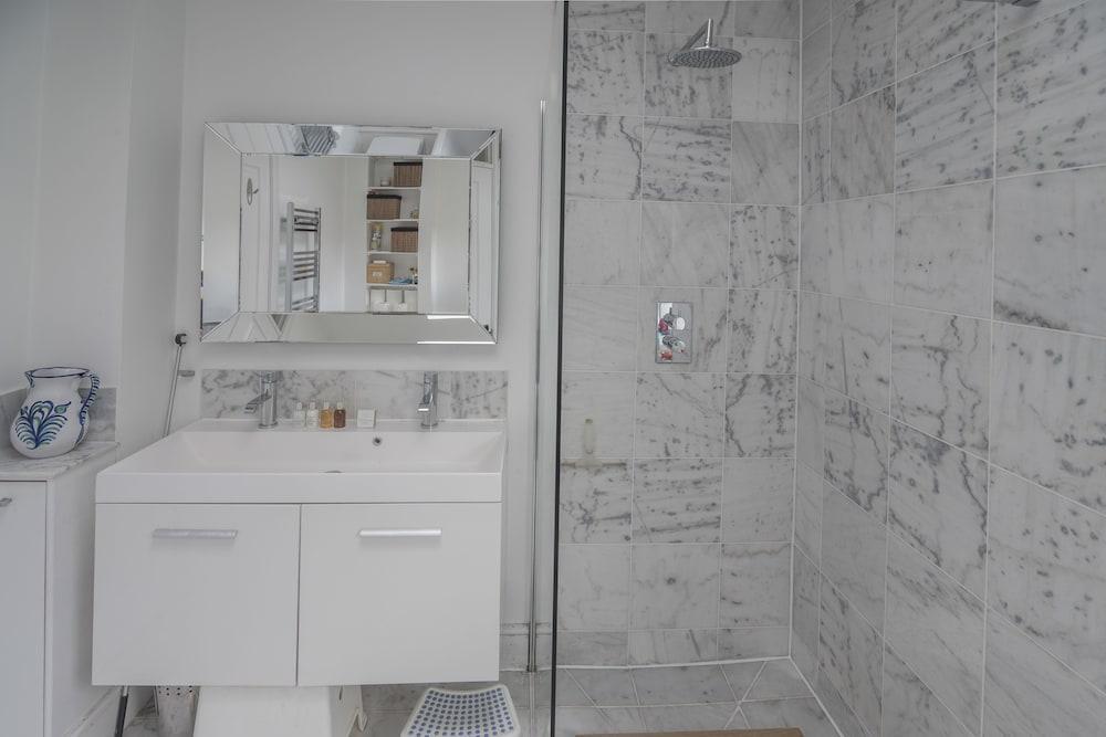 Stylish Family Home In Battersea Vr Лондон Экстерьер фото